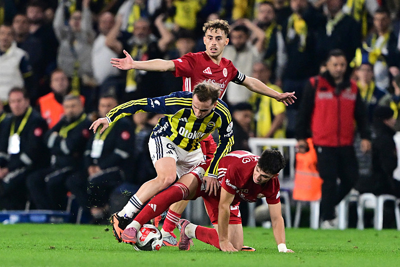 Ömer Üründül’den Fenerbahçe’nin yıldızına övgü: Orta saha tek savaşçıydı...
