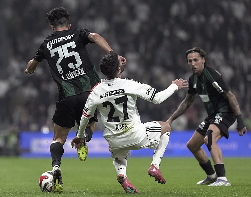 Spor yazarları Beşiktaş-Kocaelispor maçını değerlendirdi! 2. yarıda takımı neden geri çektiğini anlamadım