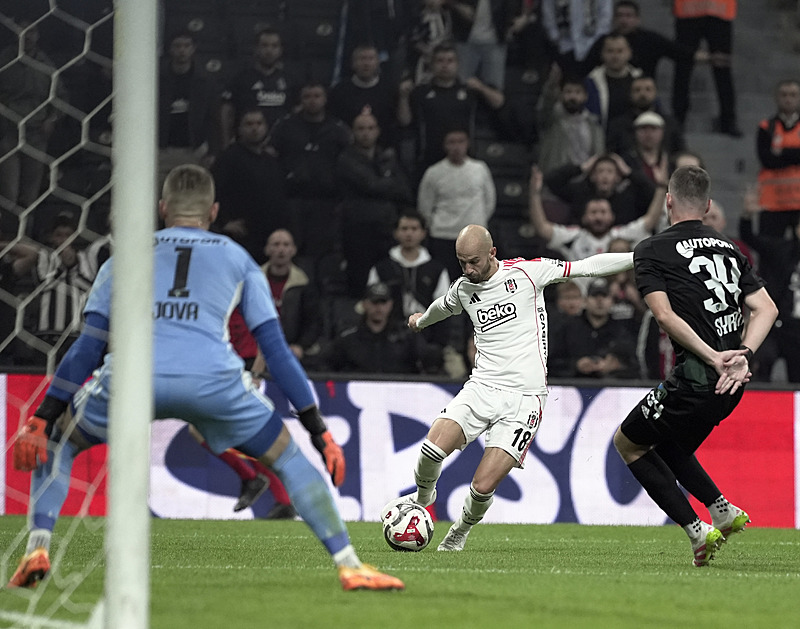 Spor yazarları Beşiktaş-Kocaelispor maçını değerlendirdi! 2. yarıda takımı neden geri çektiğini anlamadım