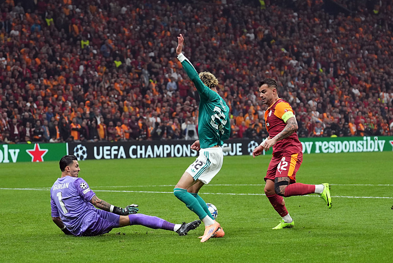 Spor yazarları Galatasaray-Liverpool maçını değerlendirdi! İngilizlere futbol dersi verdi