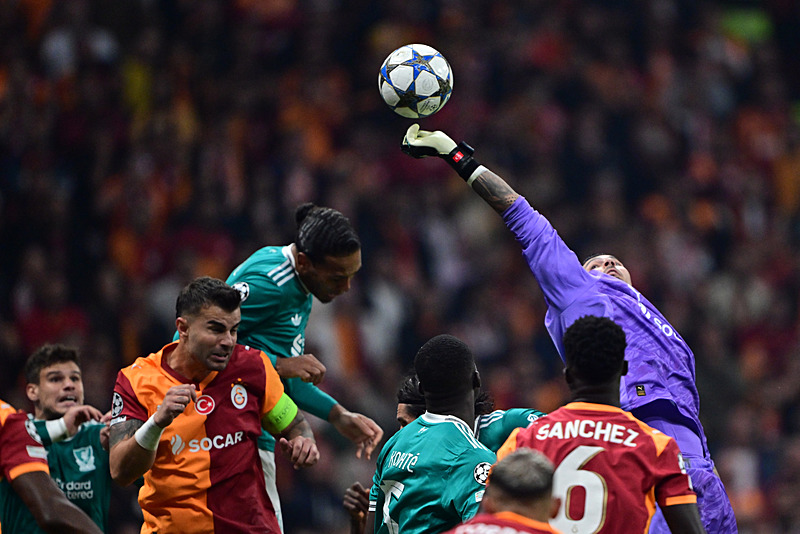 Spor yazarları Galatasaray-Liverpool maçını değerlendirdi! İngilizlere futbol dersi verdi