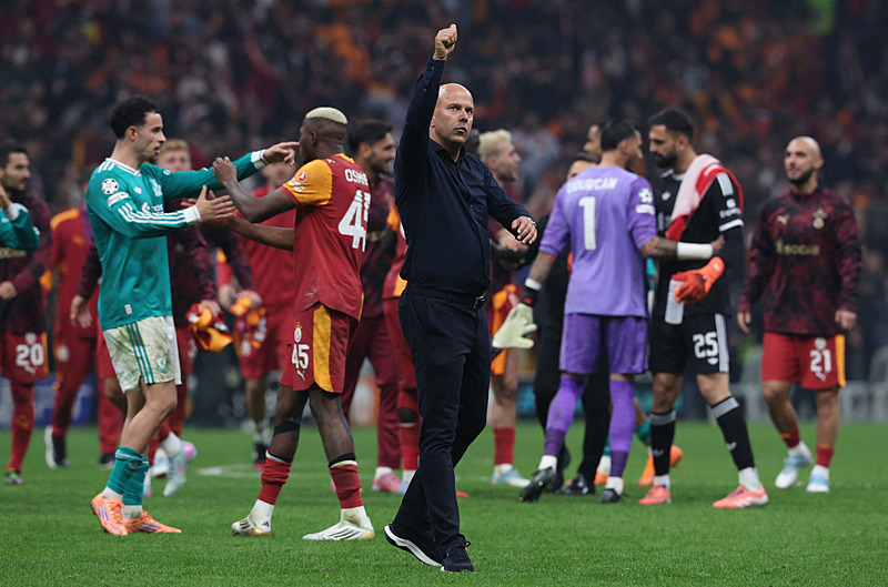 Liverpool Teknik Direktörü Arne Slot Galatasaray’ı unutamıyor! Bir açıklama daha geldi