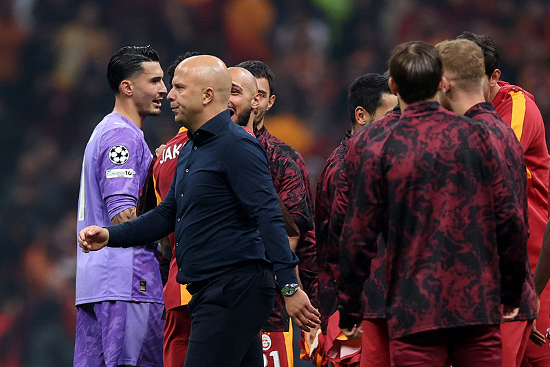 Liverpool Teknik Direktörü Arne Slot Galatasaray’ı unutamıyor! Bir açıklama daha geldi