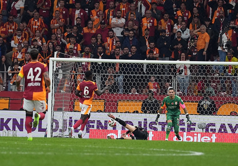 Spor yazarları Galatasaray-Beşiktaş maçını yorumladı!