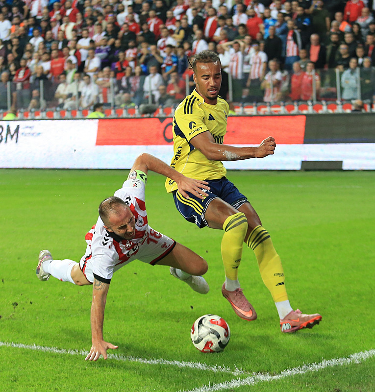 Fenerbahçeli yıldızdan olay hamle! Sosyal medya paylaşımlarını sildi