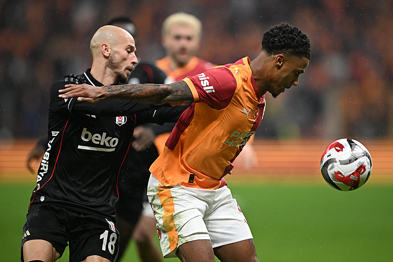 Galatasaray’a Ismail Jakobs şoku!