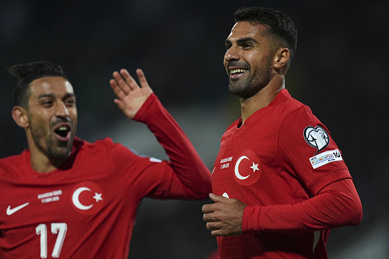 Usta yazardan Bizim Çocuklar’a övgü dolu sözler: Klaslarını konuşturup tarih yazdılar!
