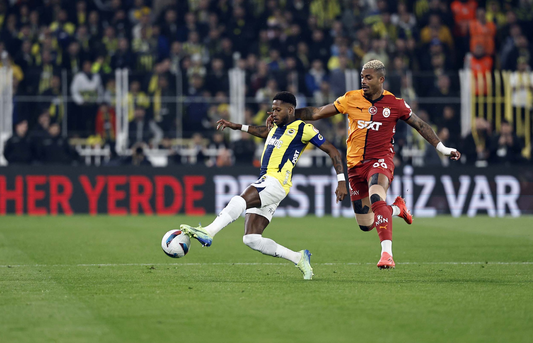 Fenerbahçe ile Galatasaray yıldız isim için transferde karşı karşıya!