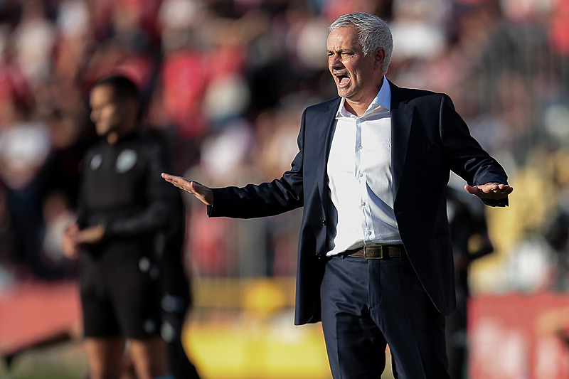 FENERBAHÇE HABERİ - Jose Mourinho’dan Sadettin Saran’a flaş yanıt! Tek cümleyle...