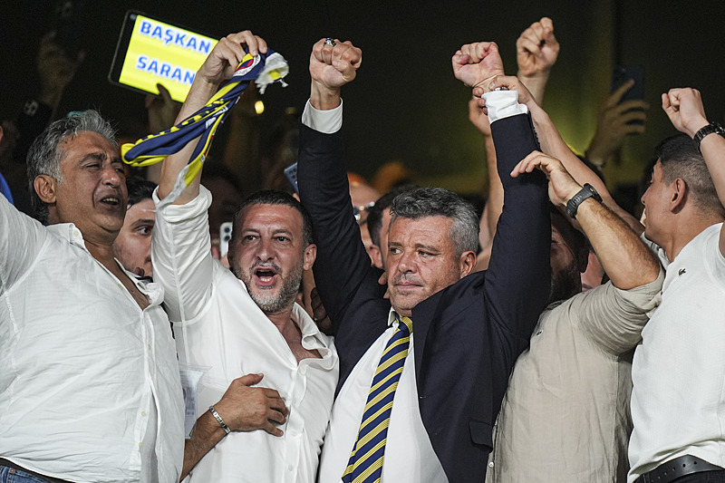 Fenerbahçe’de yaprak dökümü! 4 isimle daha yollar ayrıldı