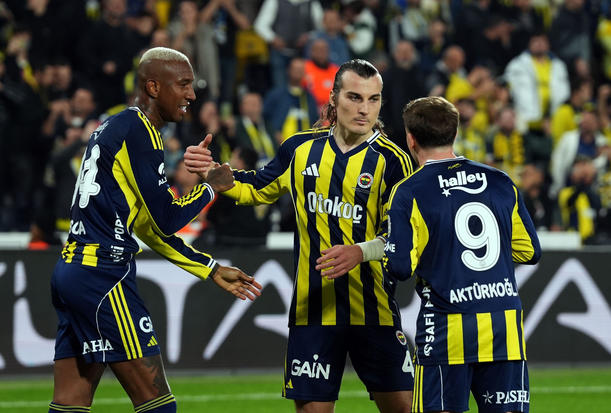 Fenerbahçe’de Szymanski’den flaş hareket! Tribünlerin ıslıklaması sonrası...