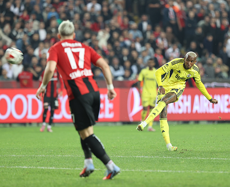 Ahmet Çakar Gaziantep FK-Fenerbahçe maçını ve hakem Atilla Karaoğlan’ı yorumladı!