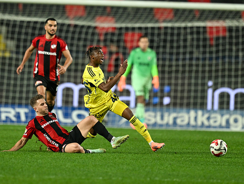 Ahmet Çakar Gaziantep FK-Fenerbahçe maçını ve hakem Atilla Karaoğlan’ı yorumladı!