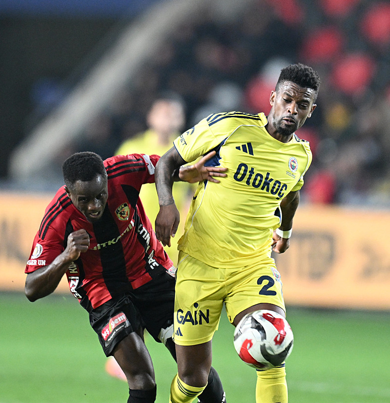 Ahmet Çakar Gaziantep FK-Fenerbahçe maçını ve hakem Atilla Karaoğlan’ı yorumladı!