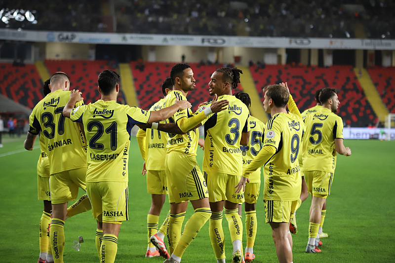 Ahmet Çakar Gaziantep FK-Fenerbahçe maçını ve hakem Atilla Karaoğlan’ı yorumladı!