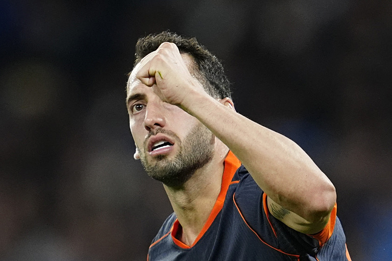 Hakan Çalhanoğlu Chivu ile en iyi dönemini yaşıyor! Fenerbahçe ve Galatasaray’ın transfer gündemindeydi