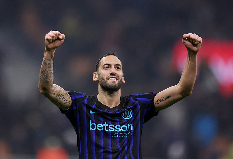 Hakan Çalhanoğlu Chivu ile en iyi dönemini yaşıyor! Fenerbahçe ve Galatasaray’ın transfer gündemindeydi