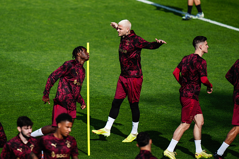 Galatasaray transferde bombayı patlatıyor! Lionel Messi...