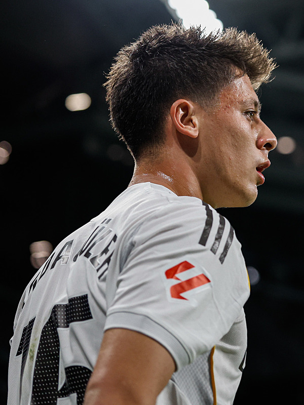 Anfield Road’da Arda Güler’e protesto!