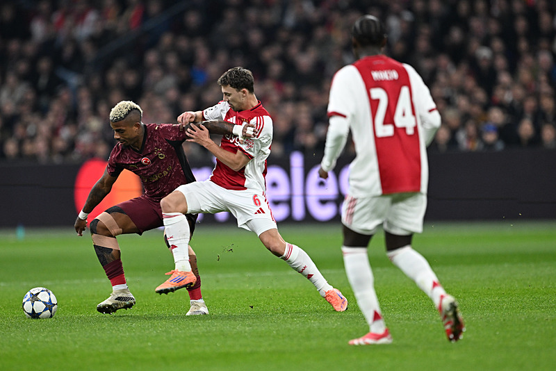 Spor yazarlarından Galatasaray’ın yıldızına övgü! Suyu bile yakar