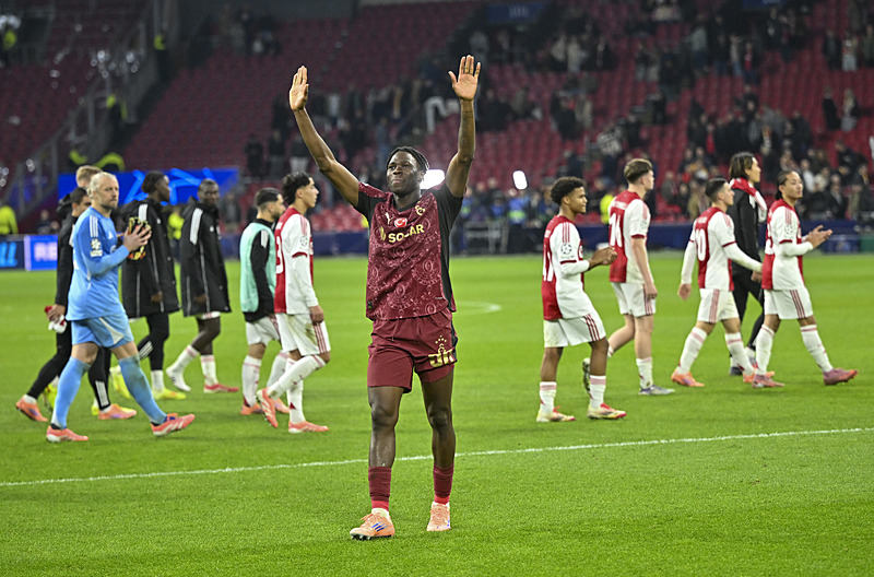 Wilfried Singo için devredeler! Ajax maçında bizzat izlendi
