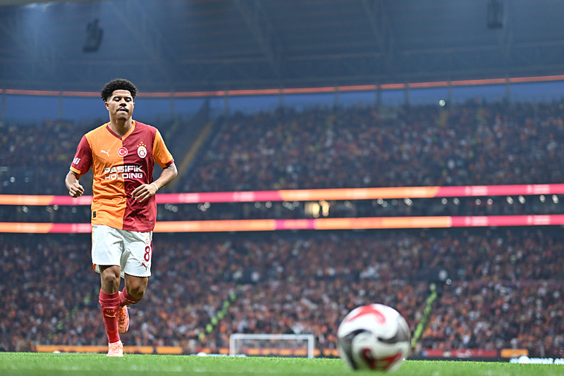 Galatasaray’ın yıldızına talip! Kararı Buruk verecek