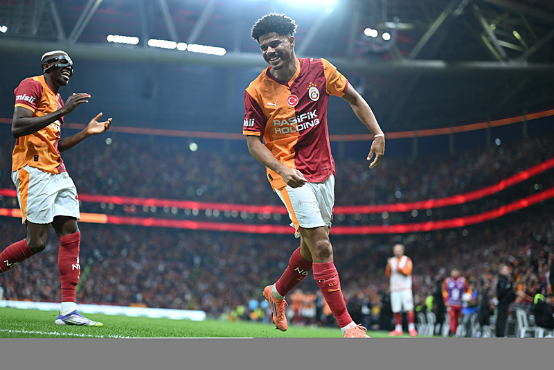 Galatasaray’ın yıldızına talip! Kararı Buruk verecek