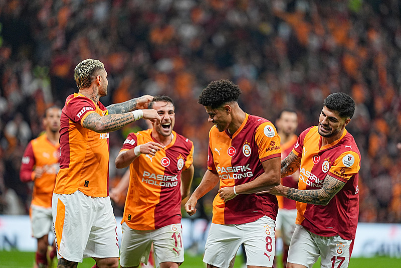 Galatasaray’ın yıldızına talip! Kararı Buruk verecek