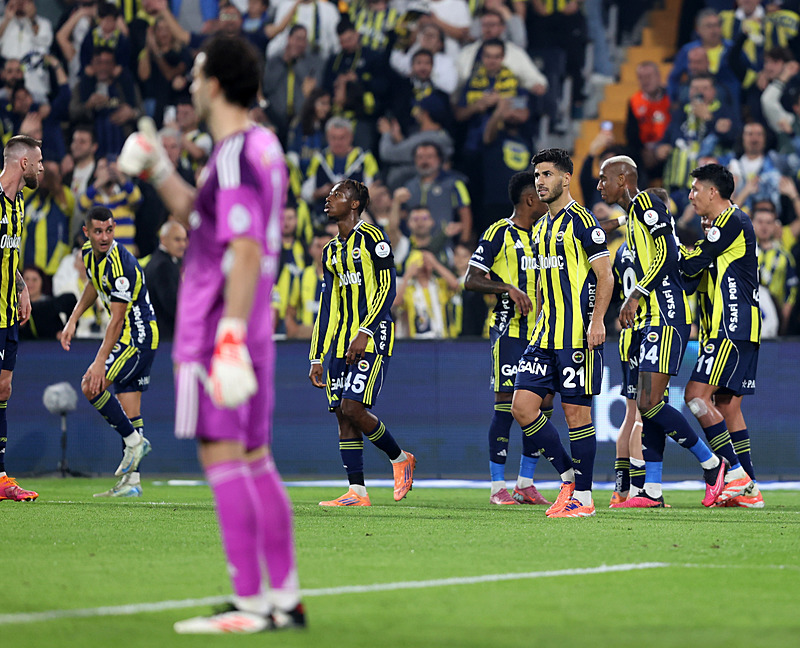 TRANSFER HABERİ: Fenerbahçe’ye Lewandowski şoku: Milan devreye girdi!