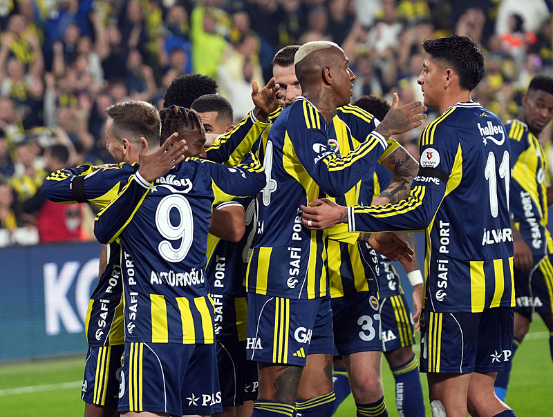 TRANSFER HABERİ: Fenerbahçe’ye Lewandowski şoku: Milan devreye girdi!