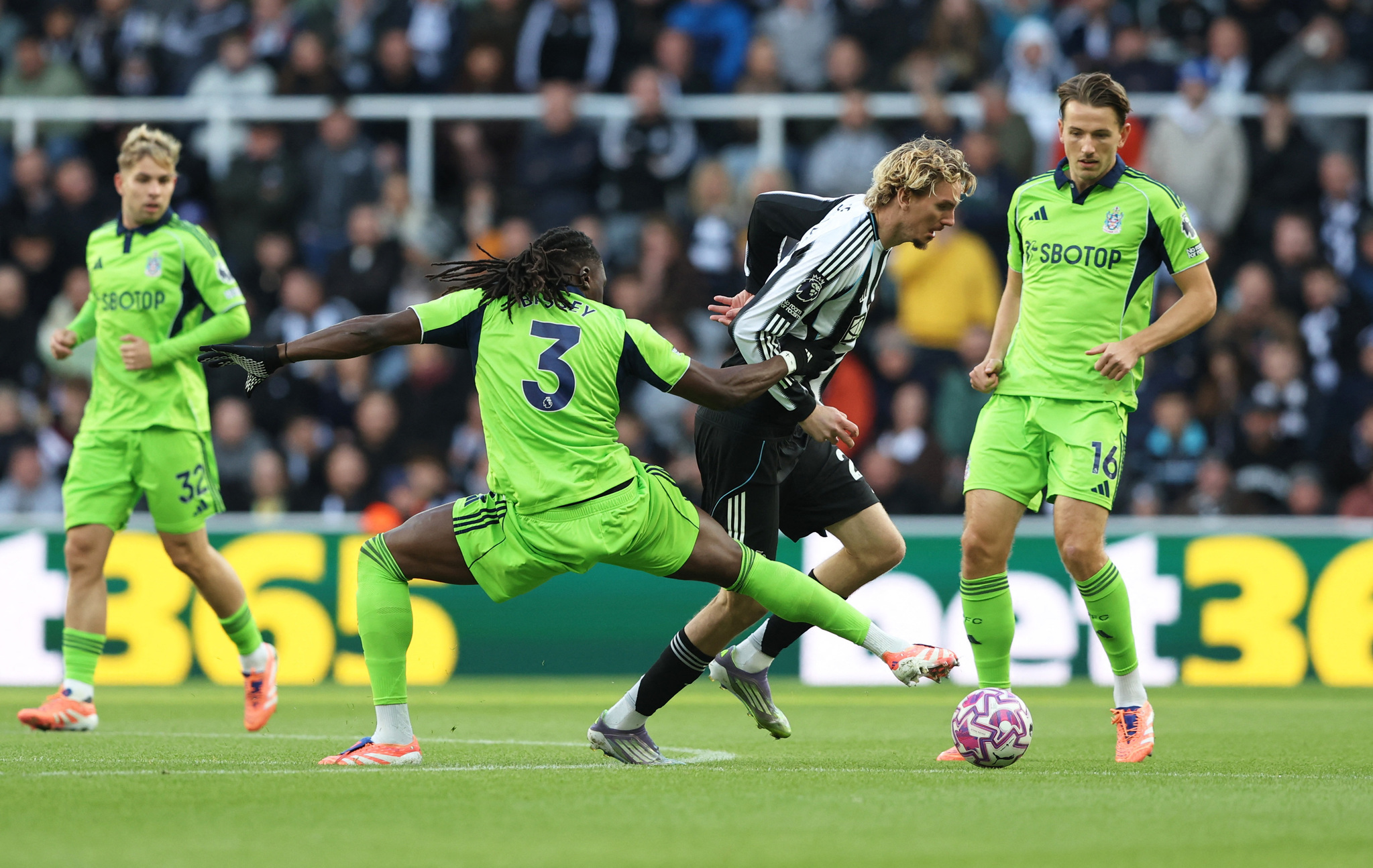 Galatasaray’da sol stoper harekatı! Premier Lig’den...