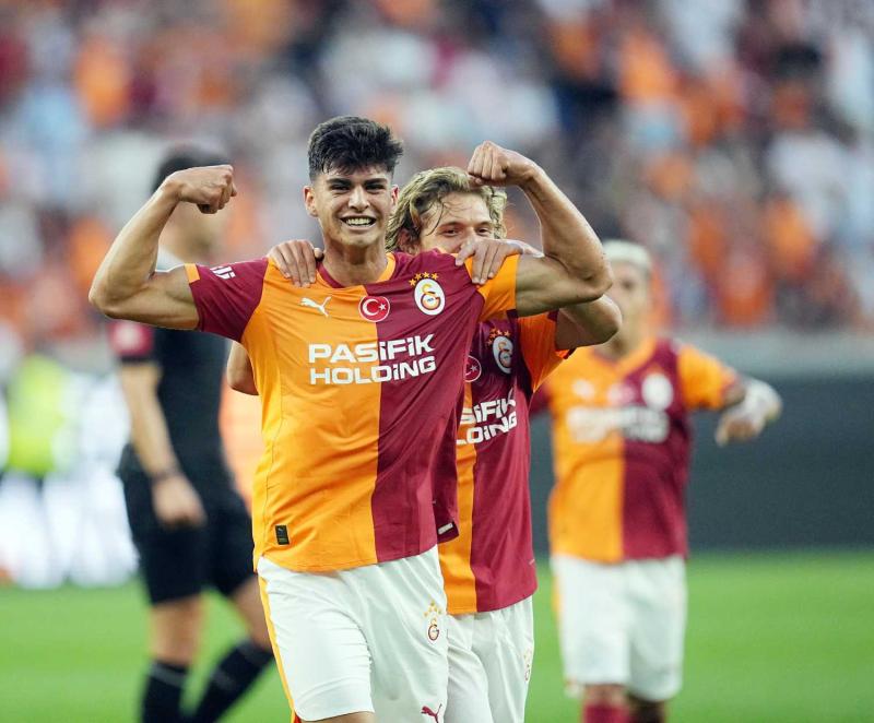 Galatasaray’da Okan Buruk çaresiz kaldı! Stoperde o isme şans verecek