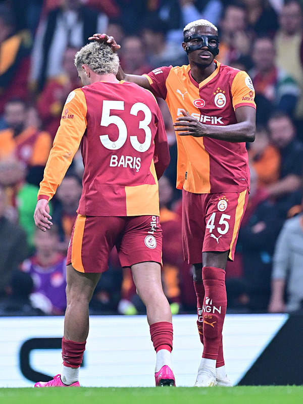 Galatasaray’da Barış Alper Yılmaz ile Victor Osimhen arasında kritik görüşme!