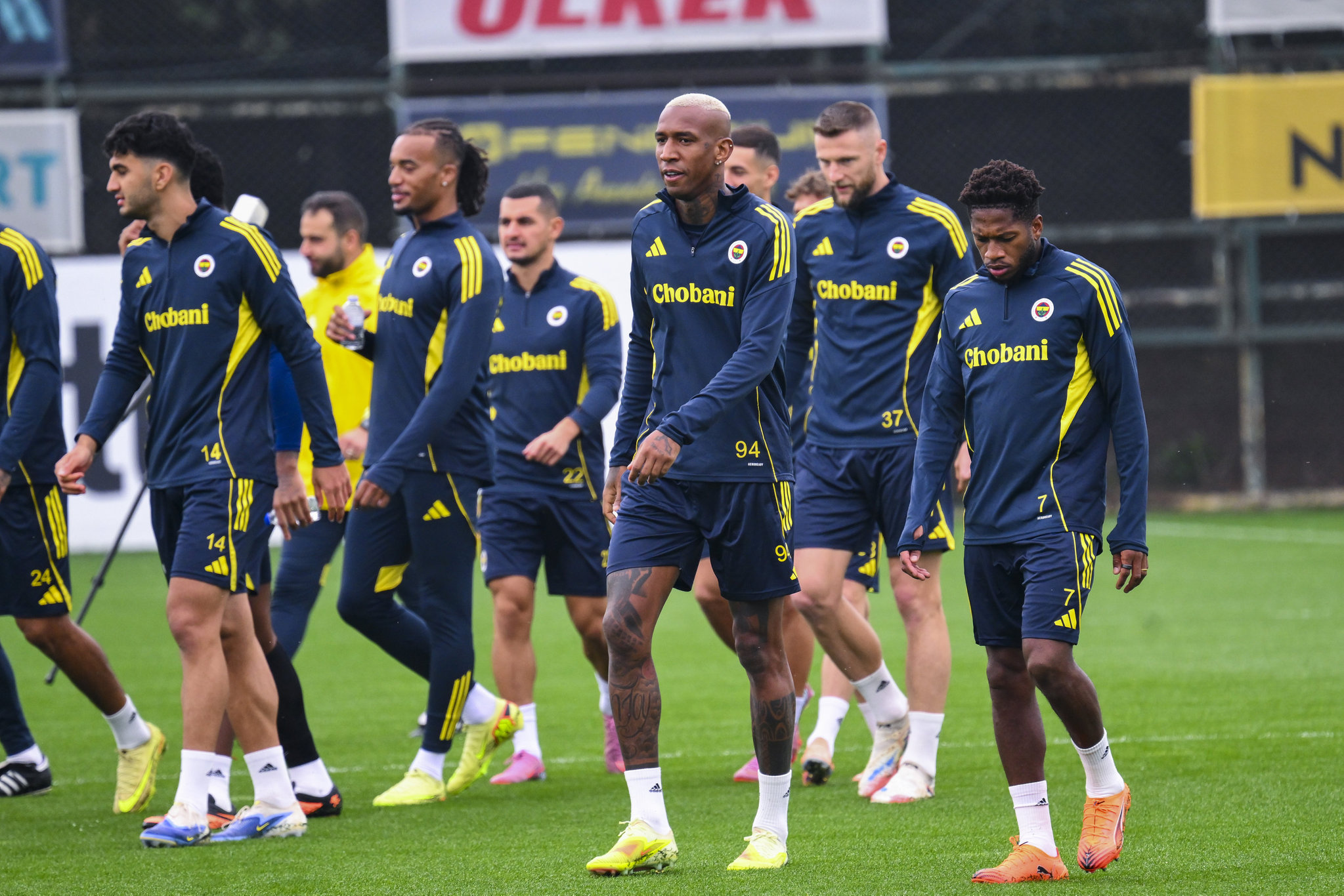 Fenerbahçe’nin yıldızına üç kulüp talip: Ayrılık kapıda