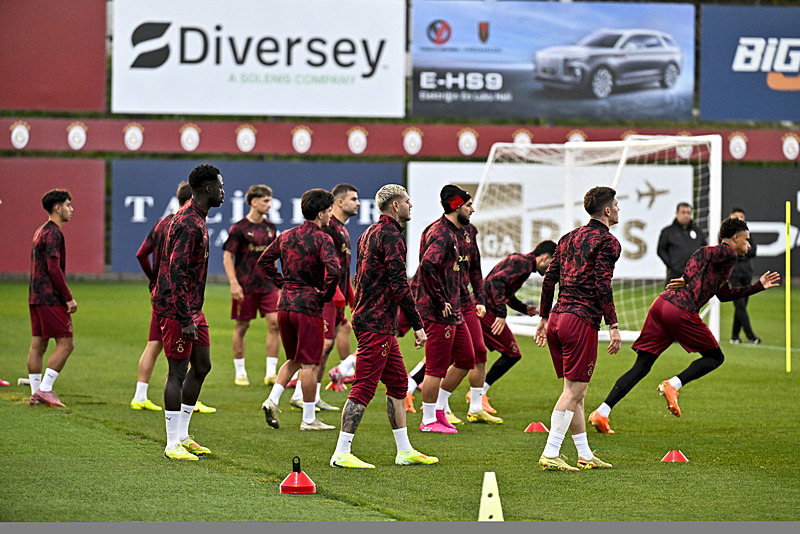 Şampiyonlar Ligi’nde Galatasaray’ın gecesi! İşte Cimbom’un 11’i