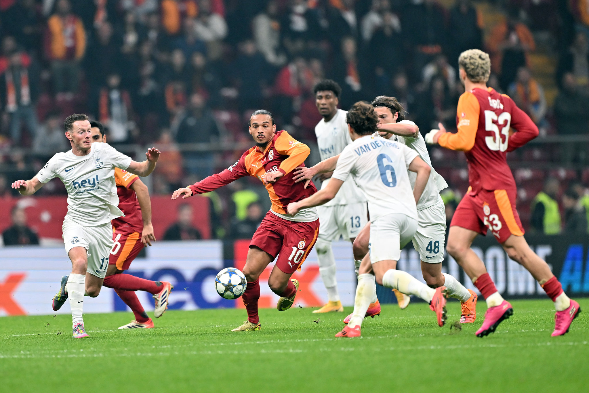 Spor yazarları Galatasaray-USG maçını yorumladı! Hakemin yapamadığını yaptı