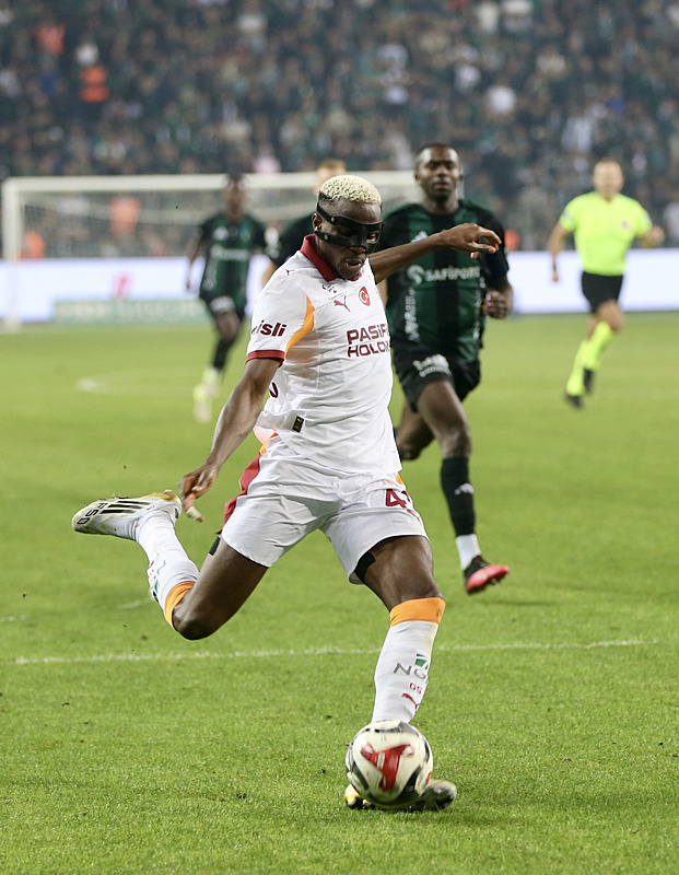 Victor Osimhen Fenerbahçe derbisinde forma giyecek mi? İşte son durumu