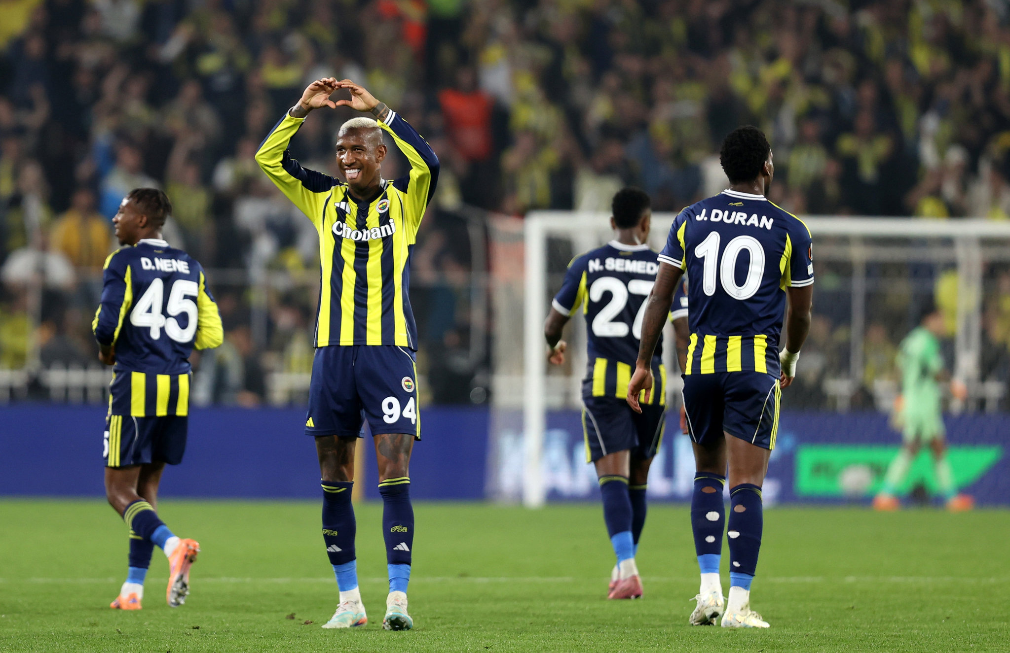 Usta yazardan yıldız isme eleştiri! Fenerbahçe’de oynadığını bilmesi gerekiyor