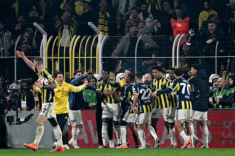 Tedesco’dan sürpriz stoper kararı! İşte Fenerbahçe’nin RAMS Başakşehir maçı 11’i