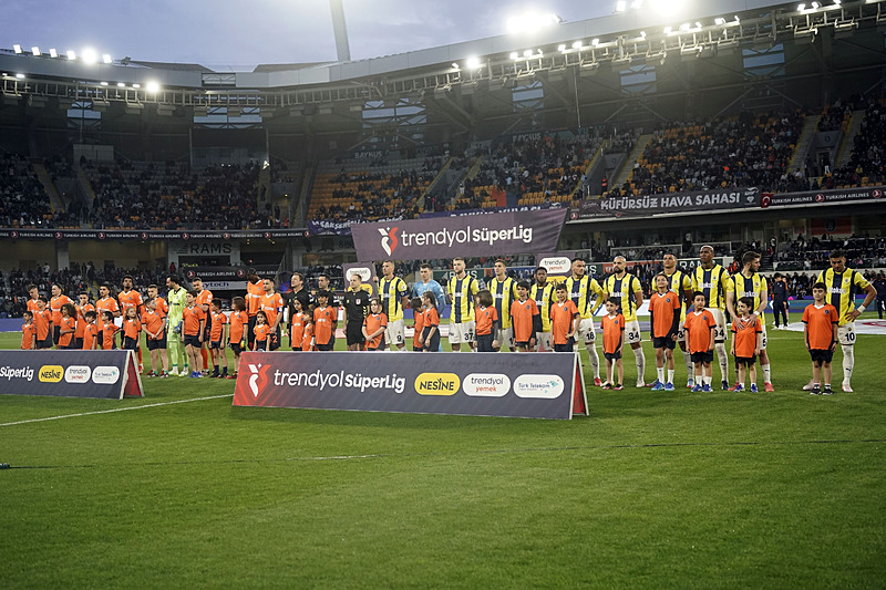 Tedesco’dan sürpriz stoper kararı! İşte Fenerbahçe’nin RAMS Başakşehir maçı 11’i