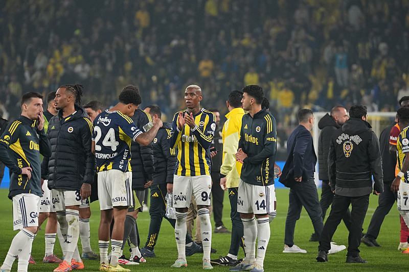 Tedesco’dan sürpriz stoper kararı! İşte Fenerbahçe’nin RAMS Başakşehir maçı 11’i