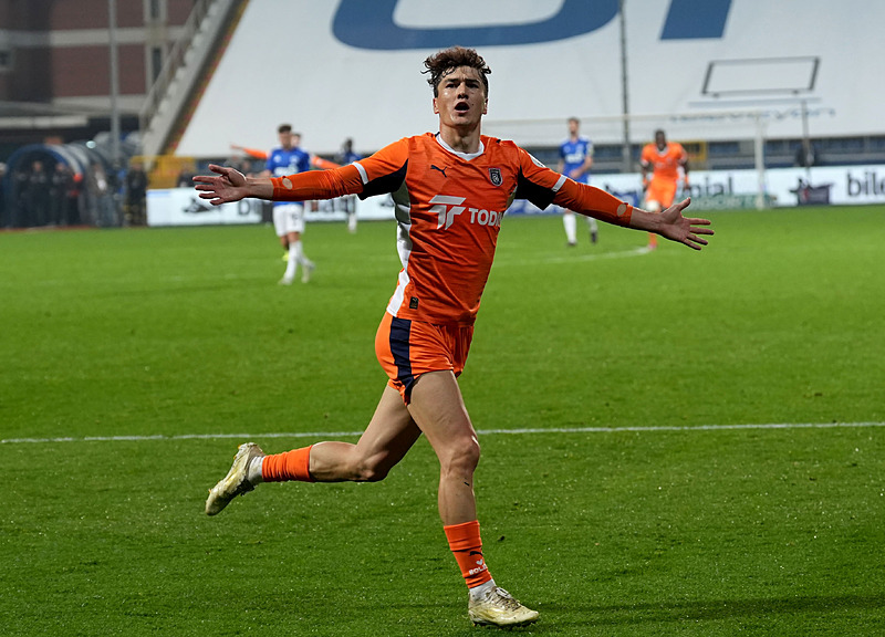 Tedesco’dan sürpriz stoper kararı! İşte Fenerbahçe’nin RAMS Başakşehir maçı 11’i