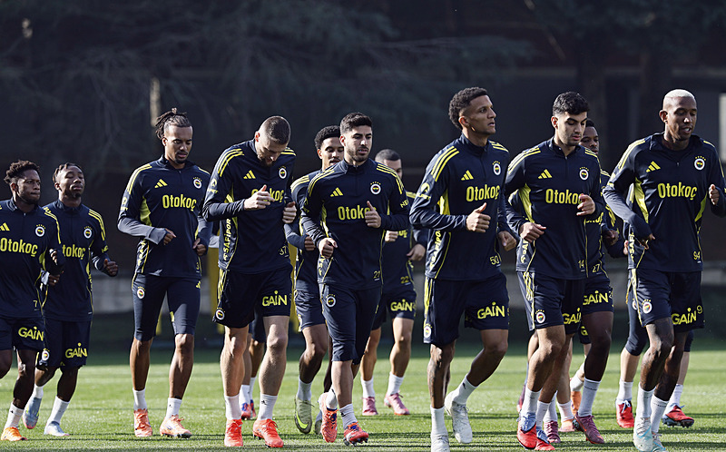 Fenerbahçe’de flaş ayrılık gelişmesi! Menajeri kulübe teklifleri getirdi