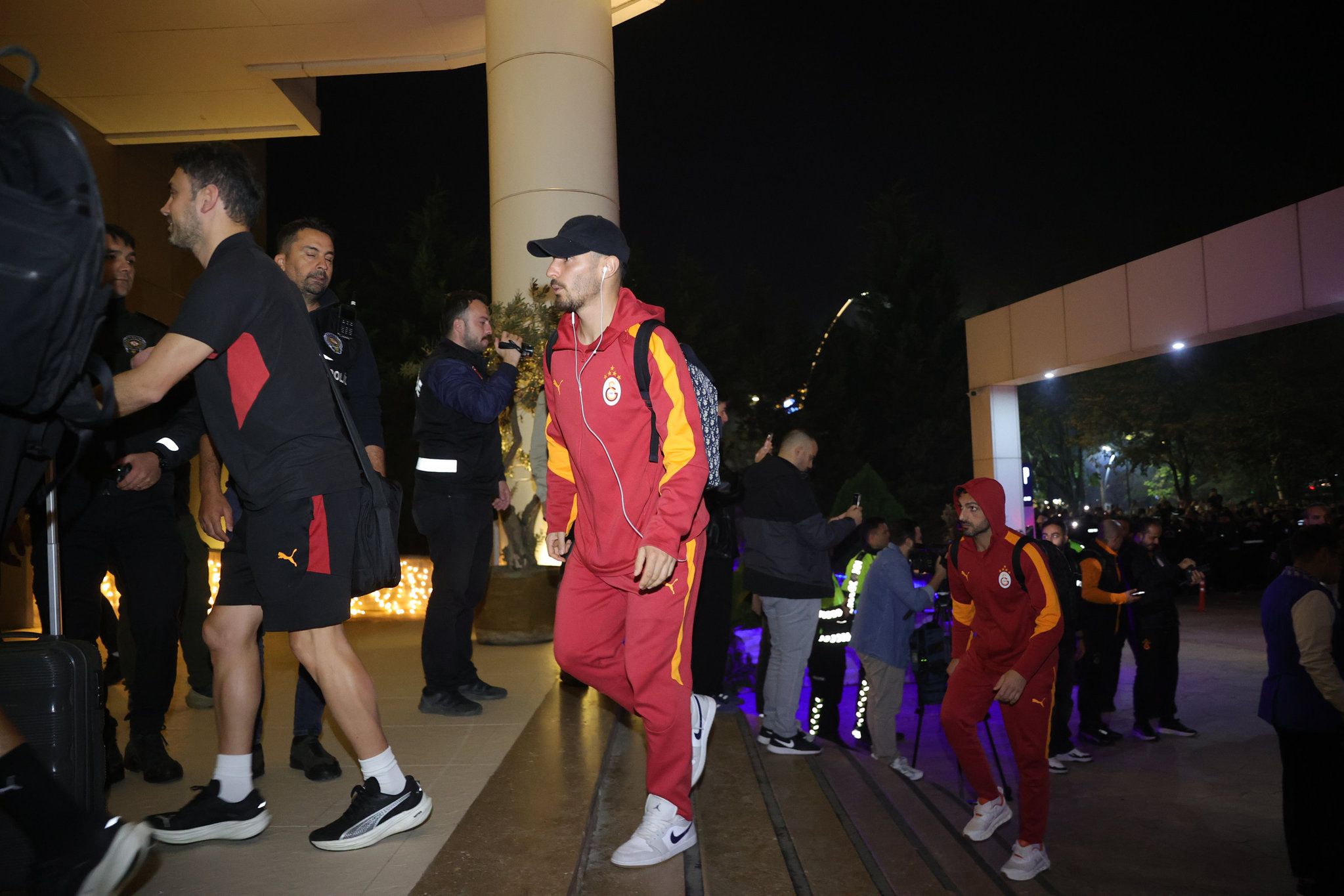 Galatasaray, ocakta 3 isimle yollarını ayıracak!