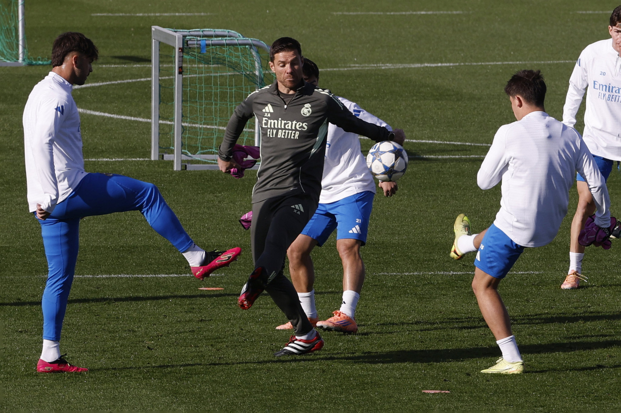 Xabi Alonso topun ağzında: Man.City’ye kaybetmemeli!