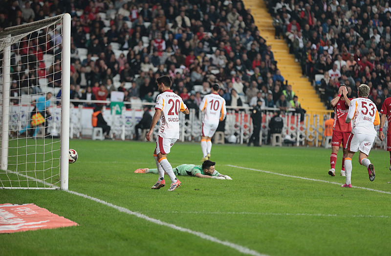 Spor yazarları Hesap.com Antalyaspor-Galatasaray maçını değerlendirdi