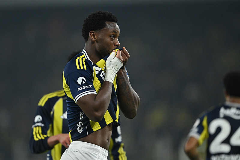 Fenerbahçe’de yönetimden Jhon Duran’a uyarı!