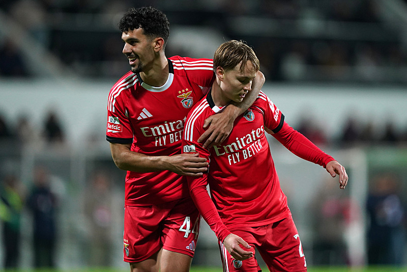 Galatasaray’a Benfica’dan flaş transfer!