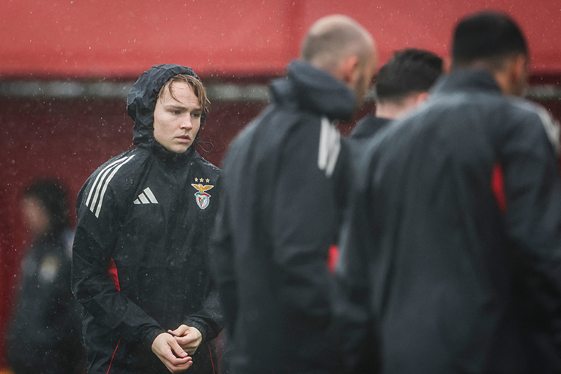 Galatasaray’a Benfica’dan flaş transfer!