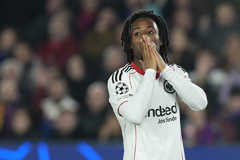 TRANSFER HABERİ: Galatasaray’a geçici santrfor!